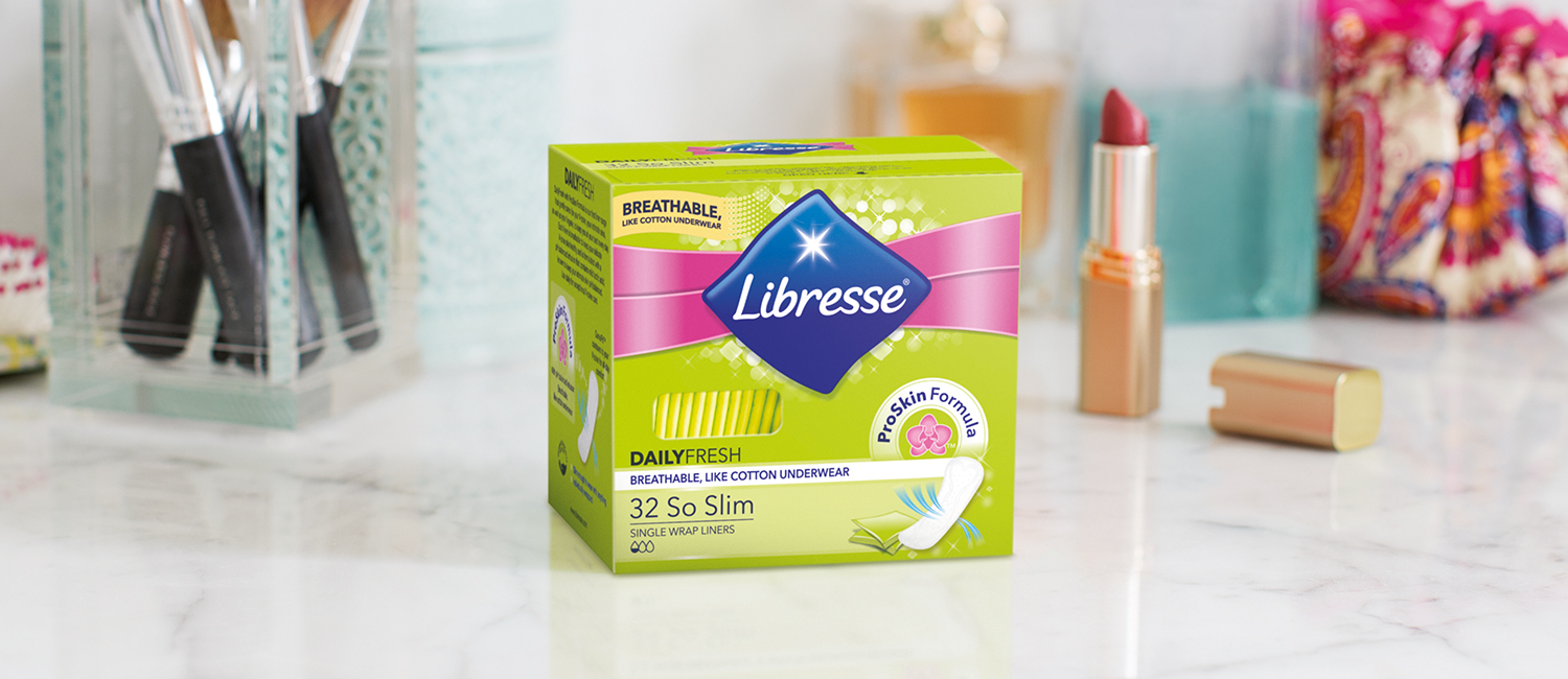 Close up photo of one Daily Fresh product with beauty products - Libresse